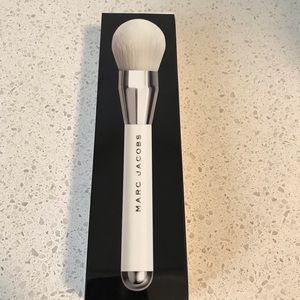 Marc Jacobs Makeup - Marc Jacobs The Bronze - Bronzer Brush No. 12 Marc Jacobs Makeup - Marc Jacobs The Bronze - Bronzer Brush No. 12